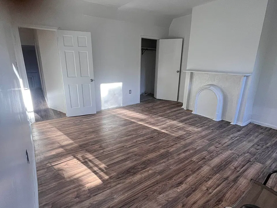 225 Franklin Ave #2