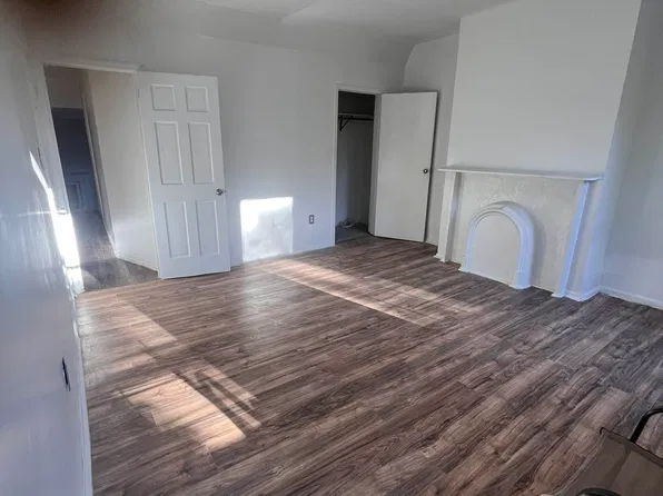 225 Franklin Avenue image 1 of 17