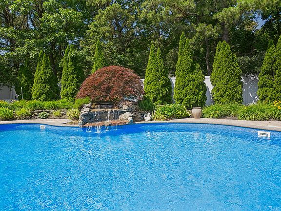 4th image of 24 Tuthill Creek Dr