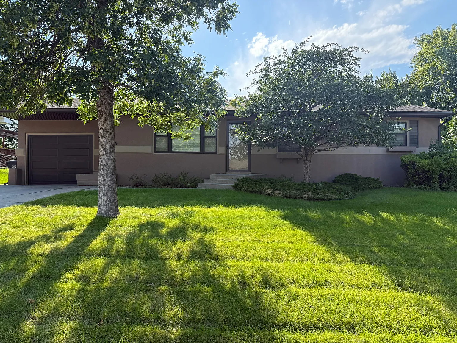 2721 Lynnwood Dr — Photo 2