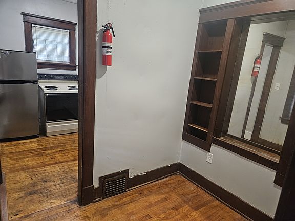 4th image of 17 S 7th St