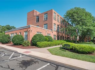 319 New Britain Rd APT 126, Berlin, CT 06037