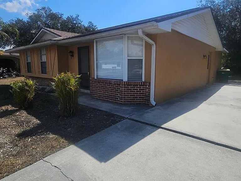 1225 Armsdale Ave — Photo 2