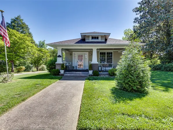 145 Hagood St, Pickens, SC 29671