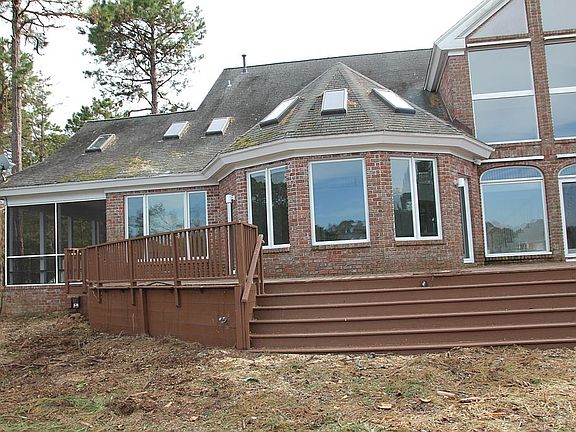 4th image of 2712 Saint James Dr