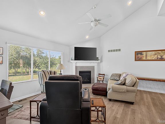 4th image of 49665 Manistee Dr