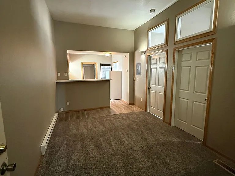 117 E Cherry St — Photo 2