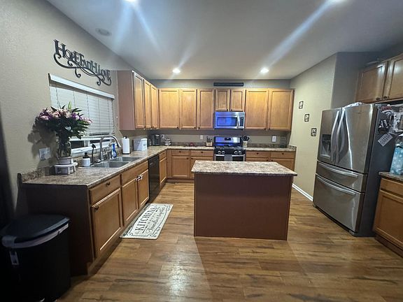 Kitchen(view from Family room)