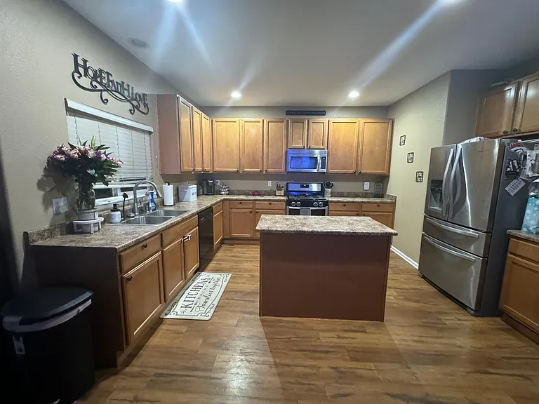 Kitchen(view from Family room)