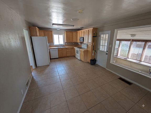 4th image of 1015 Parsifal St NE