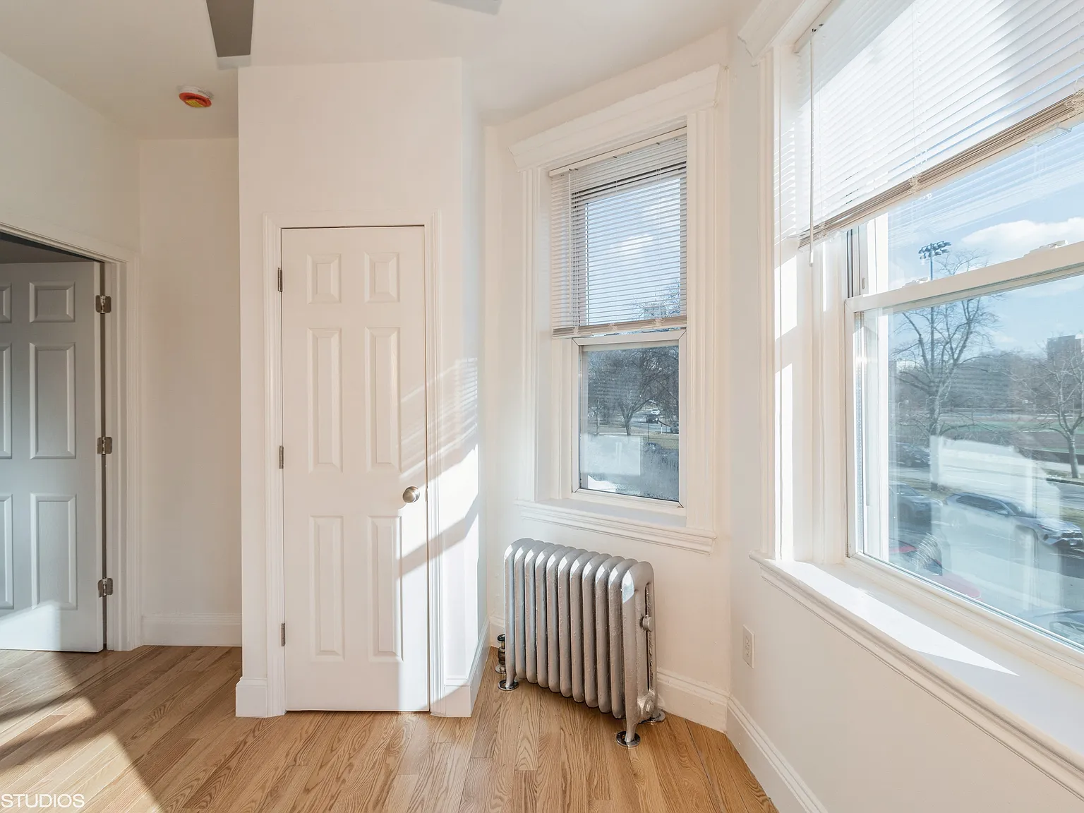 2 bed, 640 sqft, $3,600 — Photo 2
