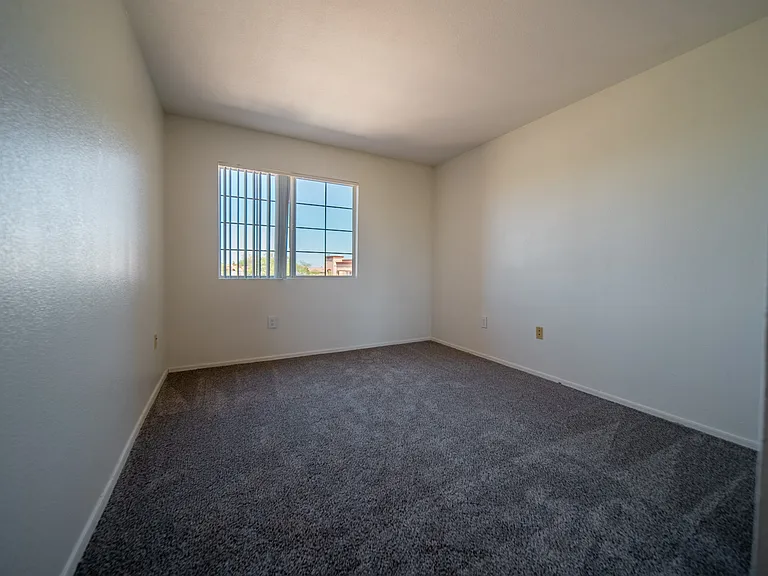 Pusch Ridge Apartments — Photo 13