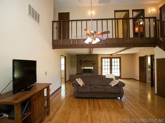 5th image of 25201 Rosewood Dr