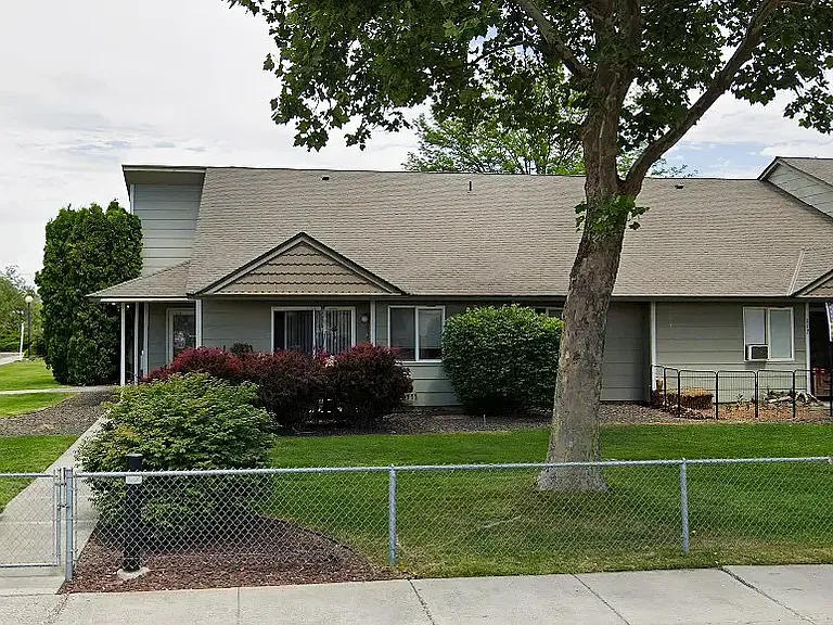 661 S Burke Ave — Photo 4