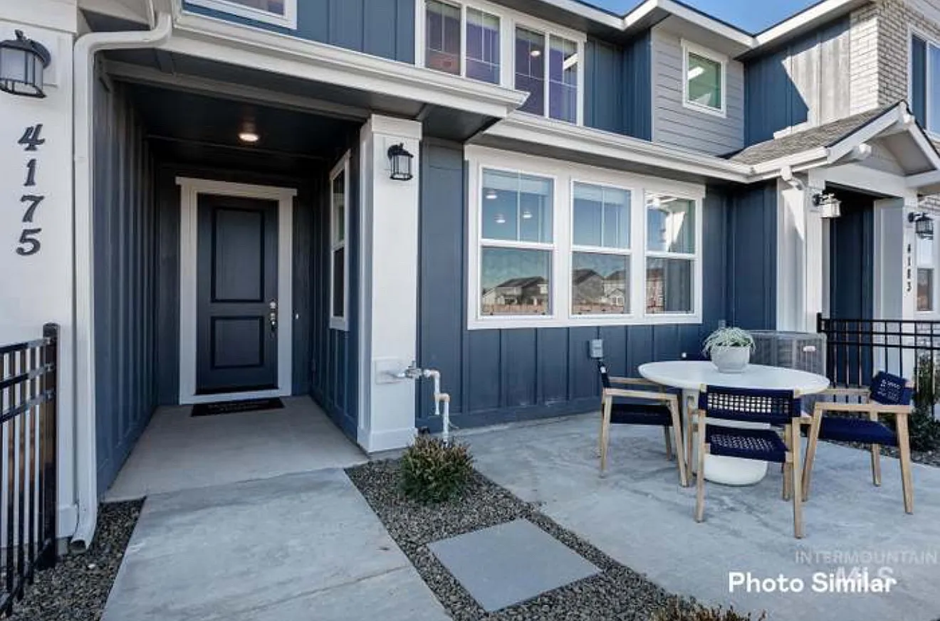 208 N Stratus Way — Photo 1