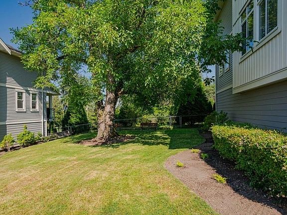 5th image of 7198 179th St #15