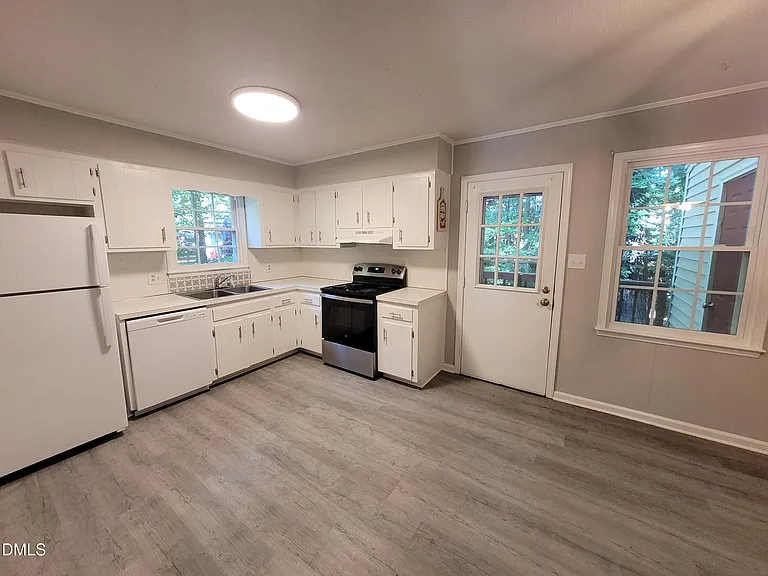 920 Jason Ct — Photo 8