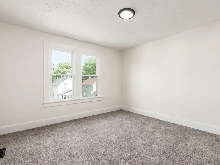 975-977 Miller Ave — Photo 13