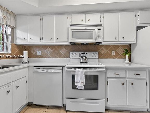 3rd image of 180 NE 12th Ave APT 15B