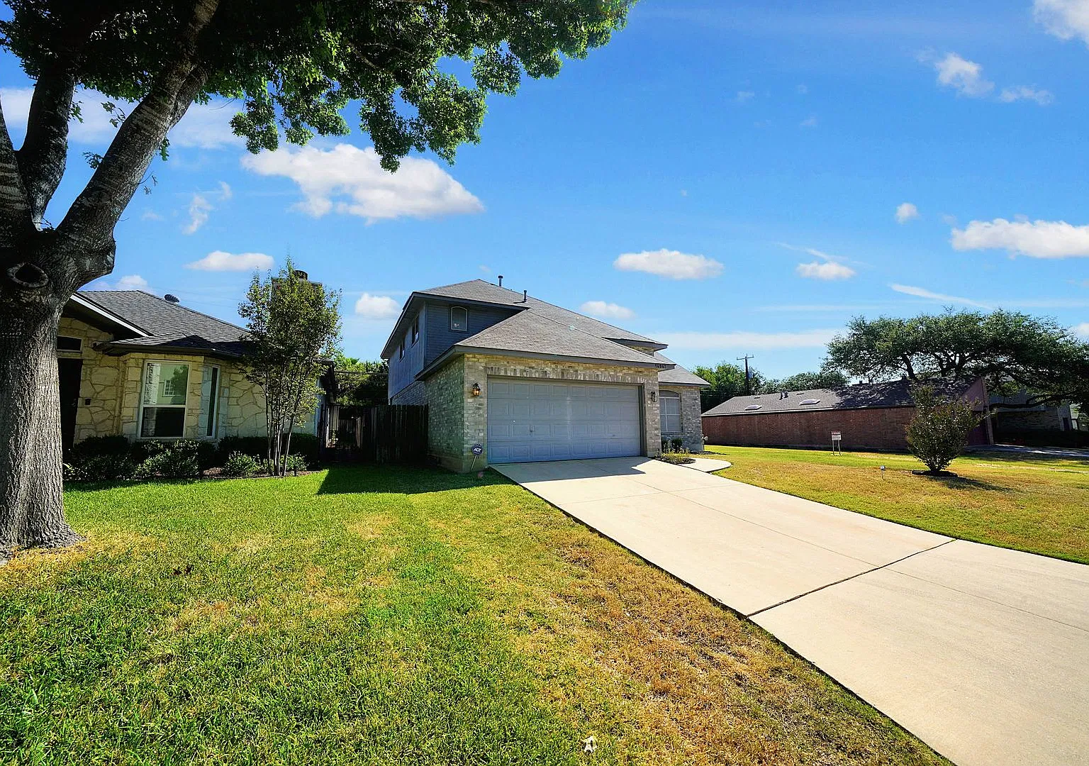 Stunning Churchill Estates Home Now Available - Realtor Commission: $650 — Photo 4