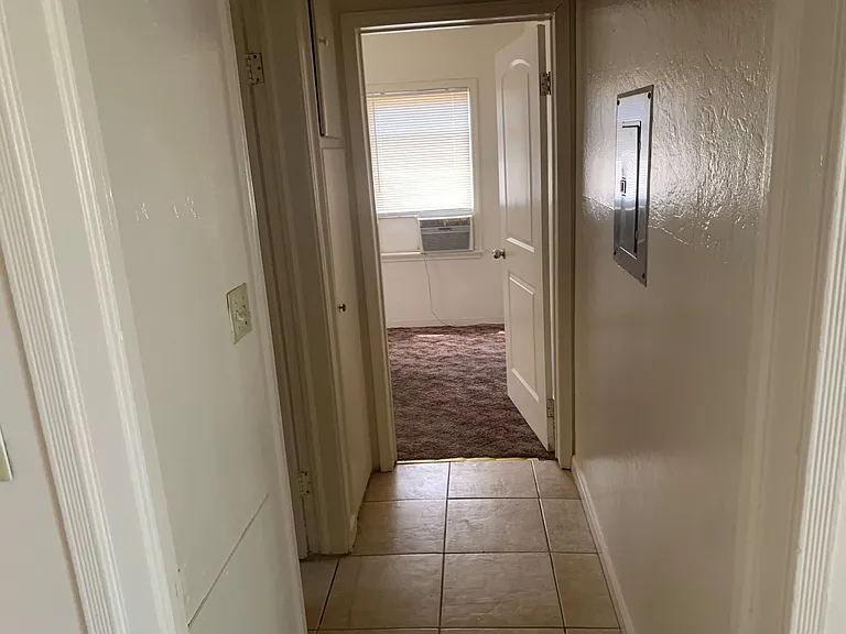221 Wilson Ave — Photo 6