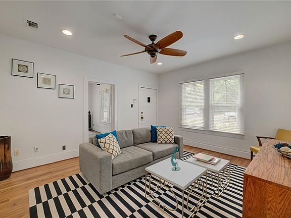 4th image of 1703 Kenwood Ave