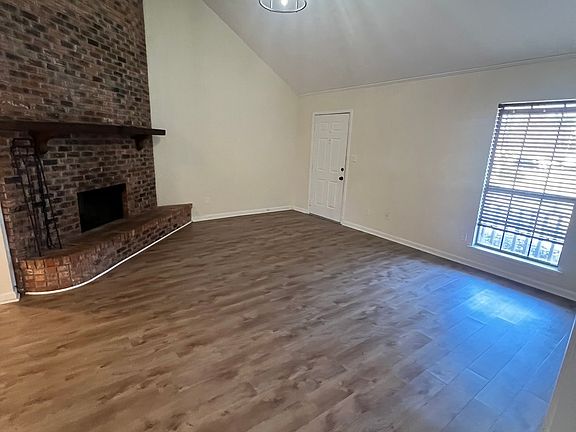 3rd image of 217 W Lakewood Dr