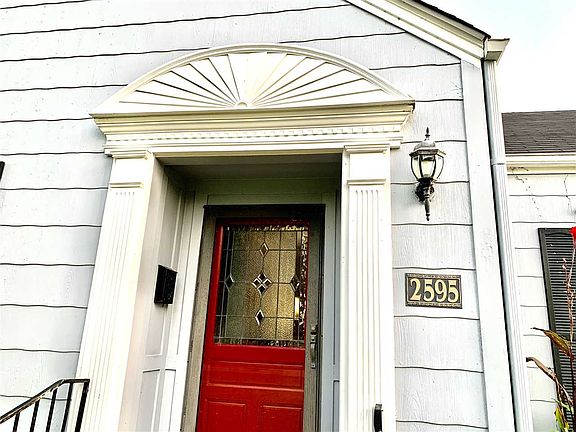 2nd image of 2595 Gladys Ave
