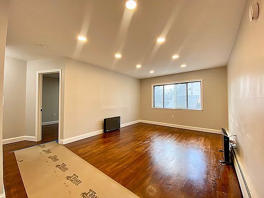 2nd image of 119-44 Long St #2