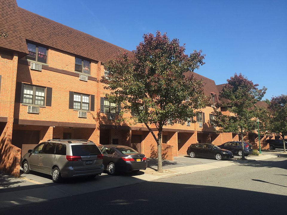 1st image of 21945 67th Ave