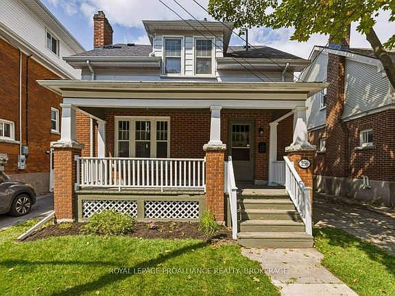 3rd image of 256 Collingwood St