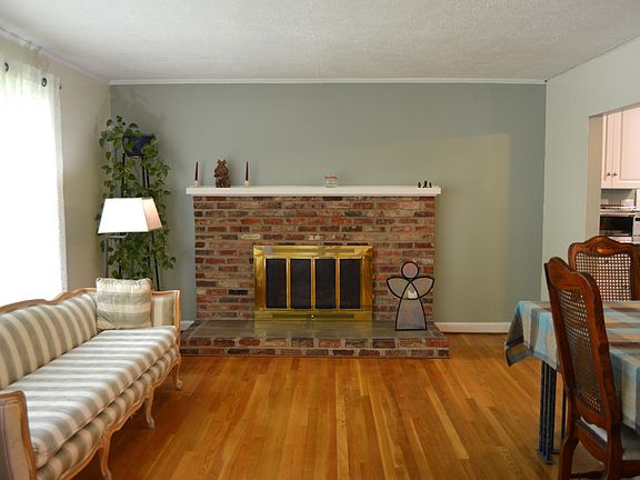 2nd image of 423 Knob Hill Dr