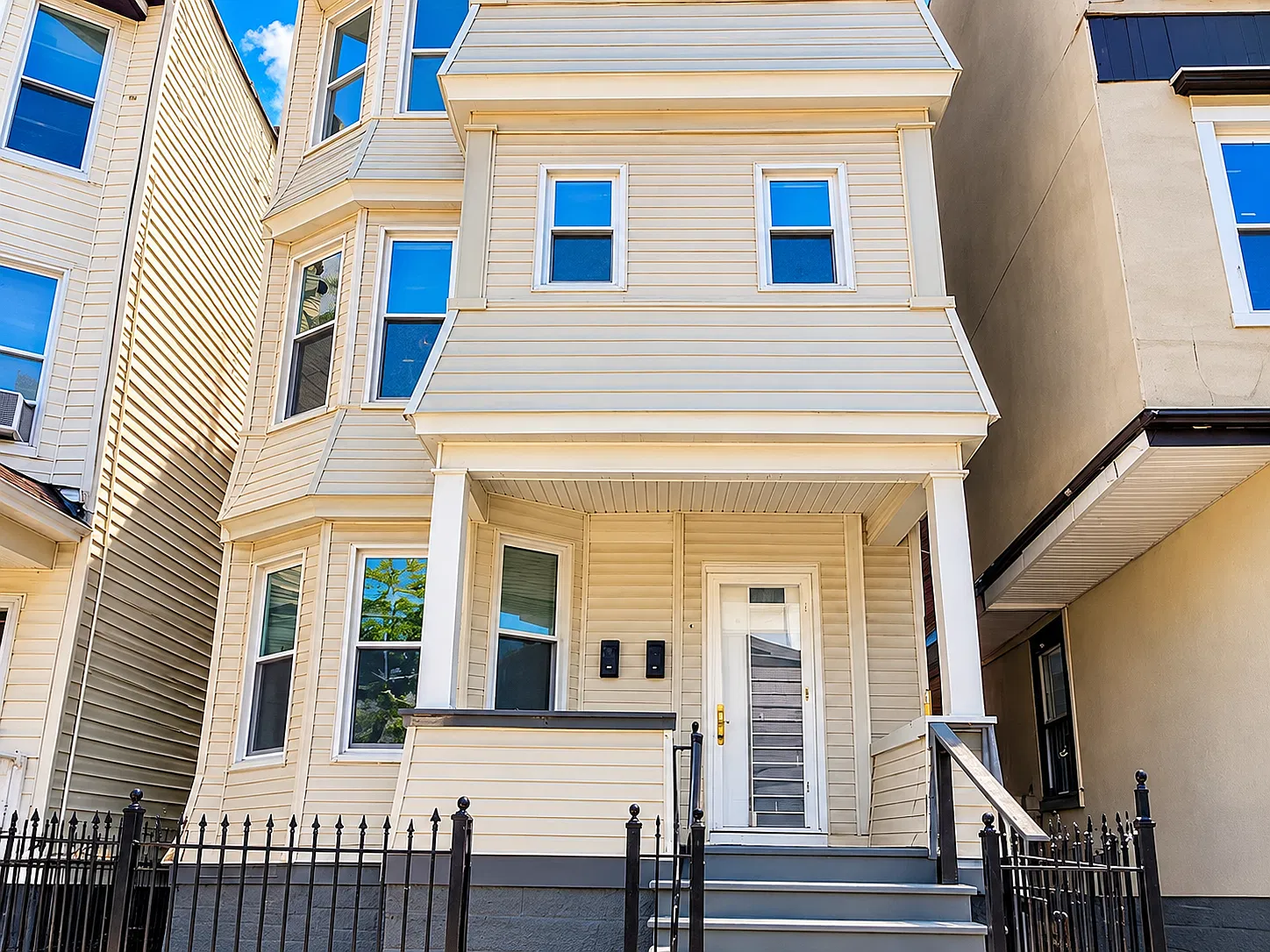 4 bed, 1.5 bath, 950 sqft, $2,550 — Photo 2