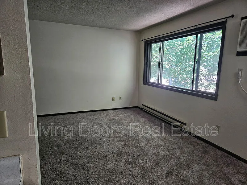 2 bed, 1.0 bath, $800 — Photo 2