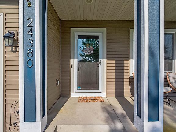 4th image of 24380 Holm Oak Ave