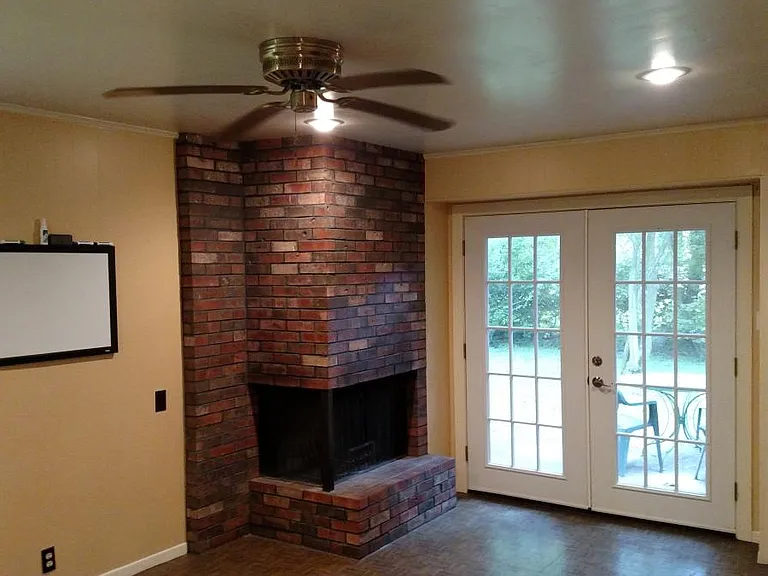 607 S Eastside Dr — Photo 3