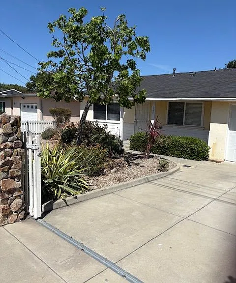 183 E Dana St — Photo 1