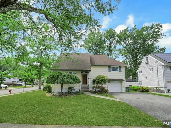 556 Sandra Pl, Teaneck, NJ 07666