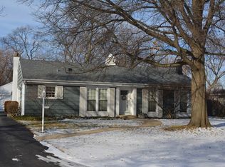 5621 Ridgewood Dr, Western Springs, IL 60558