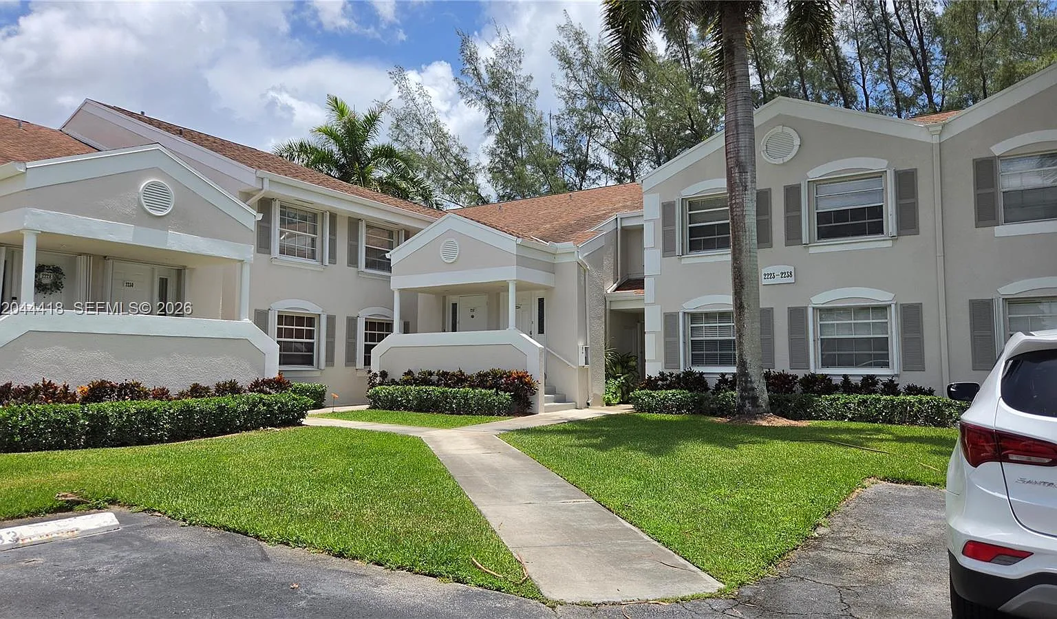 Keys Gate Condo No Seven — Photo 1
