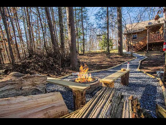 3rd image of 133 Heritage Ln