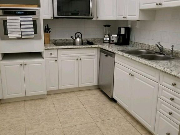 4th image of 3801 S Ocean Dr APT 7Q
