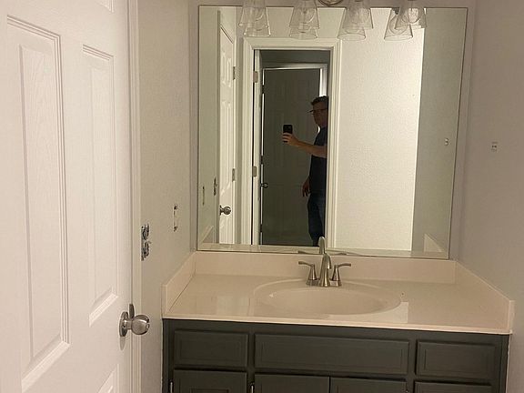 4th image of 3001 SW Deerfield Blvd