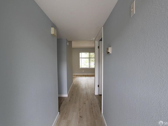 5th image of 1052 Summershore Ct