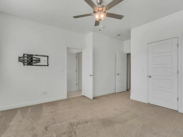 501 S 1080 W — Photo 17