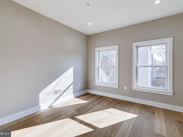 1319 S 27th St — Photo 13