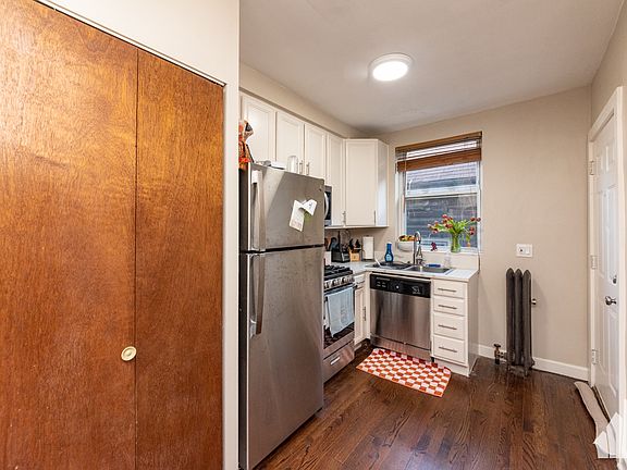 4th image of 2924 N Sacramento Ave APT 1W