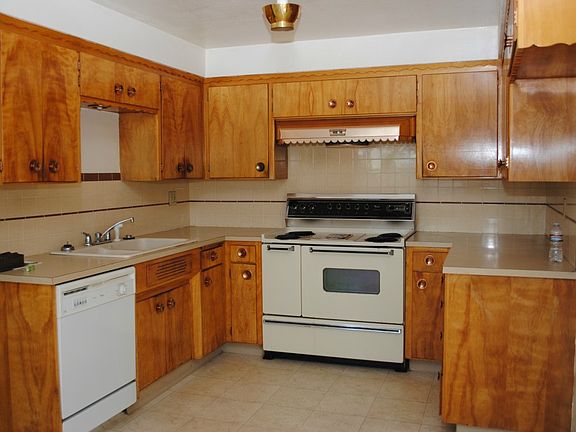 3rd image of 670 Maywood Ln