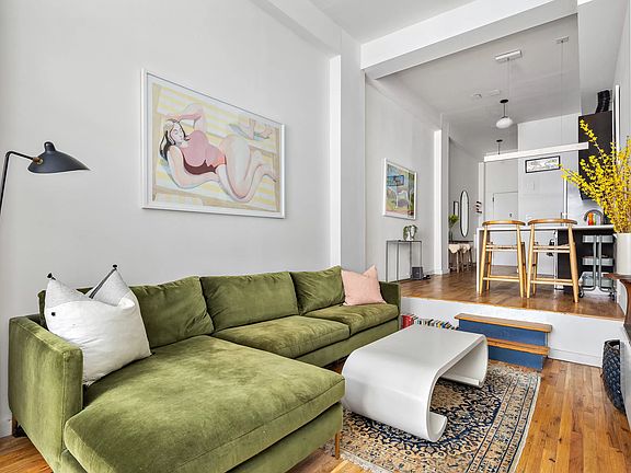 2nd image of 23 Waverly Pl APT 2L