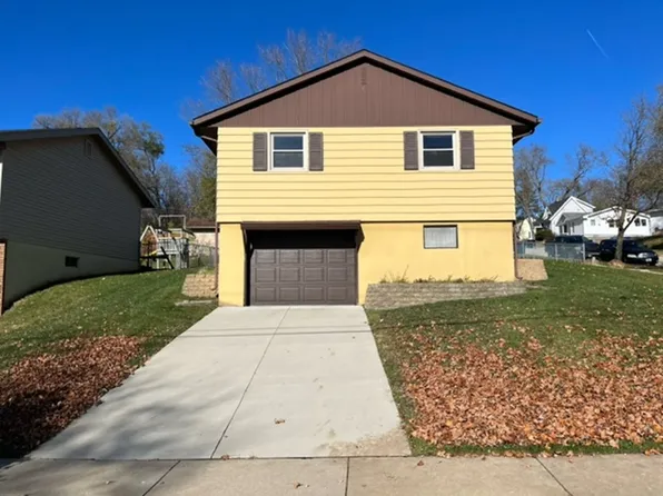 609 Sutherland Ave, Janesville, WI 53545